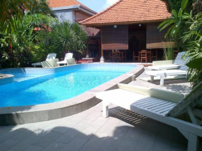 Гостиница Adus Beach Inn  Kuta